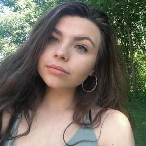 Meet your Posher, Holly